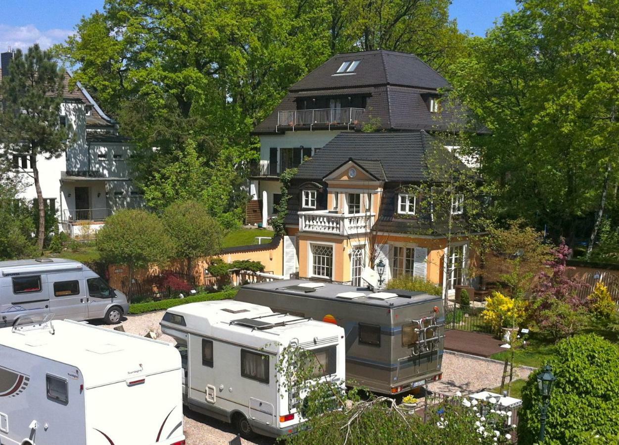 Yacht- , Und Reisemobilhafen "Historisches Faehrhaus" Wendenschloss — Fotos 3
